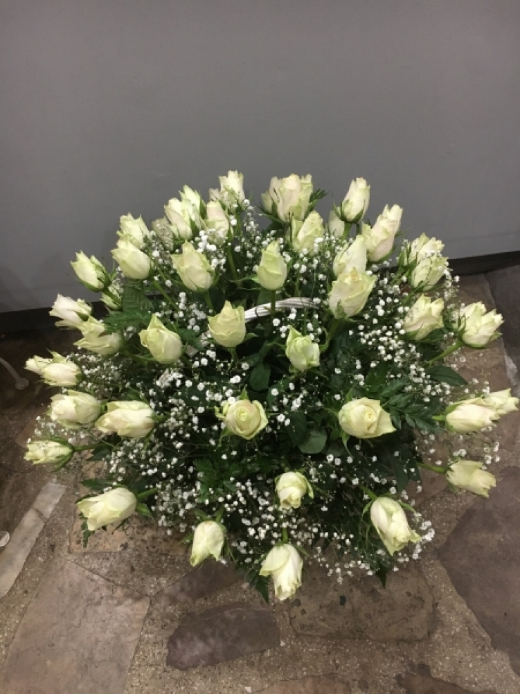 50 białych róż